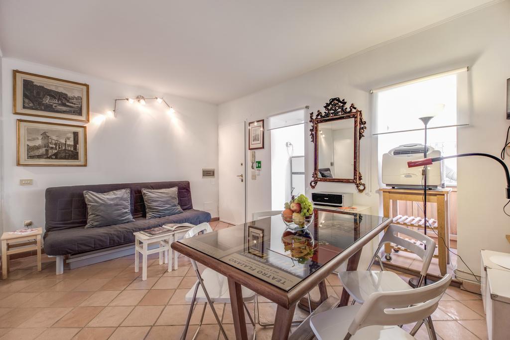Frangipane Apartment Ρώμη Δωμάτιο φωτογραφία